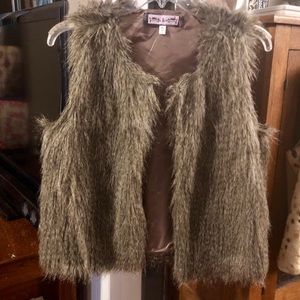 Oona & Mad Faux Fur Vest XL